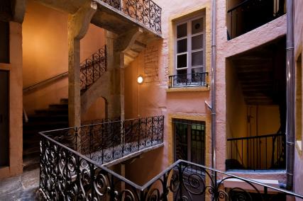 Les traboules de Lyon : plongée au cœur des passages secrets