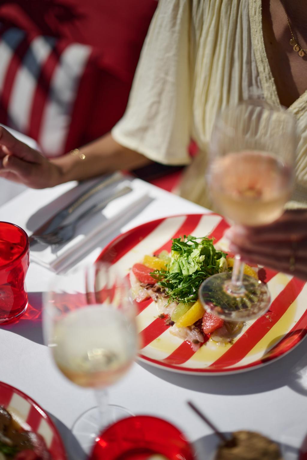 Les petites affiches - Nice : le Boscolo Hôtel & Spa dévoile un rooftop repensé et une nouvelle offre gastronomique pour l’été 2026